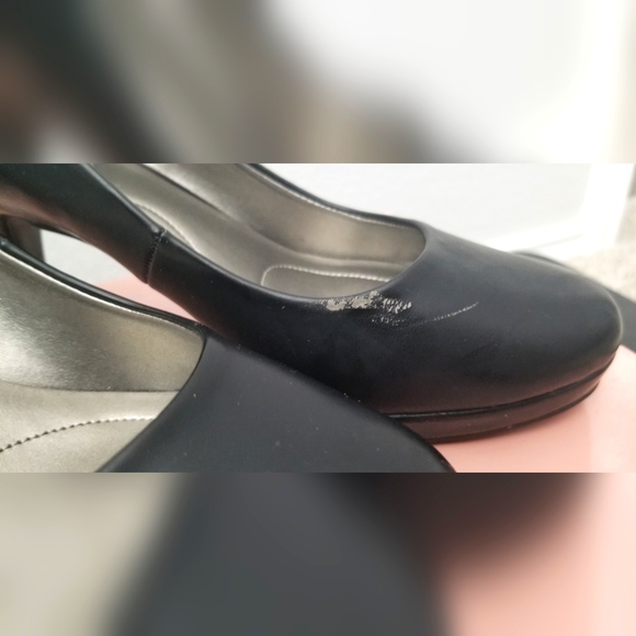 Classic Black Pumps - Picture 4 of 5